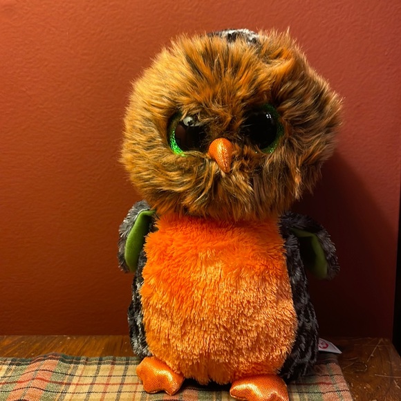 Other - medium sized halloween owl beany boo
